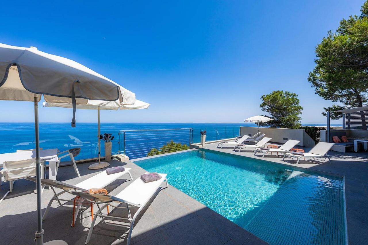 Villa Ema, Moderna Con Piscina Frente Al Mar *