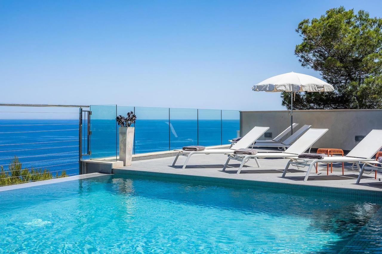 Ema, Moderna Con Piscina Frente Al Mar Villa *