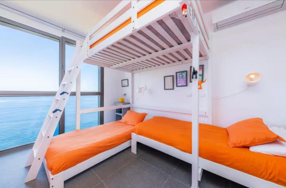 Ema, Moderna Con Piscina Frente Al Mar *