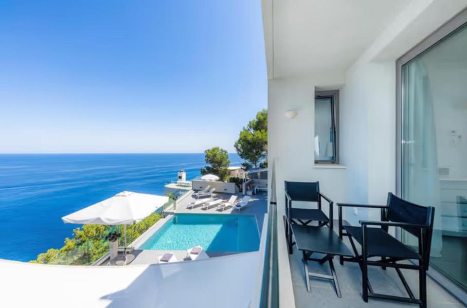Ema, Moderna Con Piscina Frente Al Mar Villa